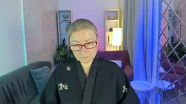 AlexandraKind online show from October 14, 8:33 pm