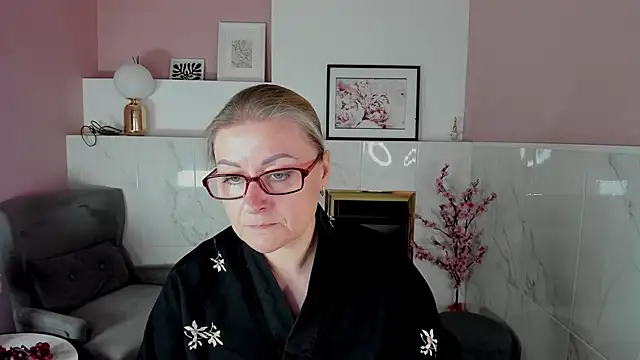 AlexandraKind online show from October 4, 1:39 pm