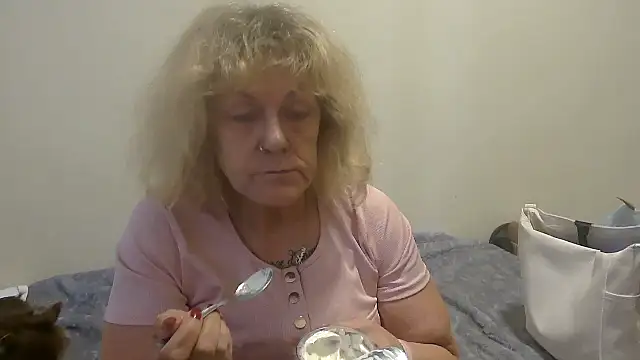 Snapshot of Latex_shantie chatting on September 27, 12:56 pm Latex shantie online show from September 27, 12:56 pm