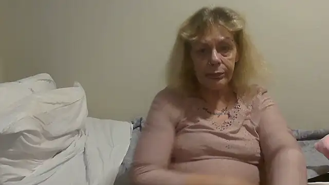 Snapshot of Latex_shantie chatting on October 3, 11:15 am Latex shantie online show from October 3, 11:15 am