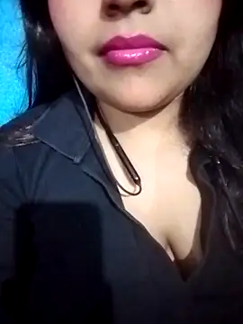 Love-Veronica online show from May 5, 6:22 pm