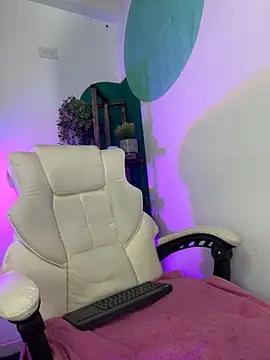 LollaByer online show from December 4, 9:04 pm