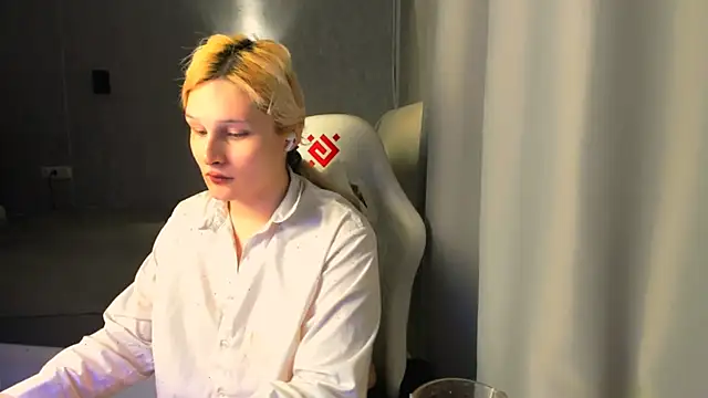 Kleo Godde online show from November 19, 7:25 pm