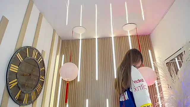 Aniie Doll online show from January 6, 8:23 pm