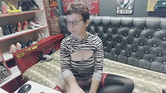 Snapshot of Lily4yourfun chatting on October 3, 6:18 am Lily4yourfun online show from October 3, 6:18 am