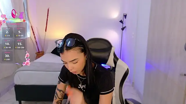 AnabelWolf online show from October 21, 2:10 pm