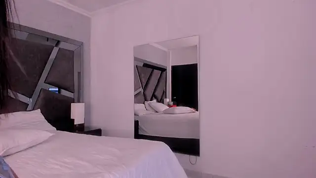 Radiant Naomi online show from June 27, 12:06 pm