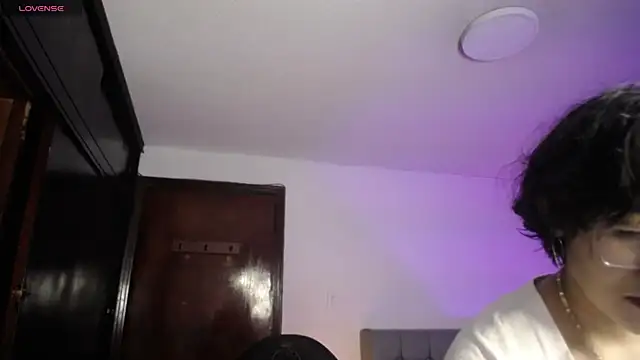 Lili Gomez  online show from October 16, 2:09 pm