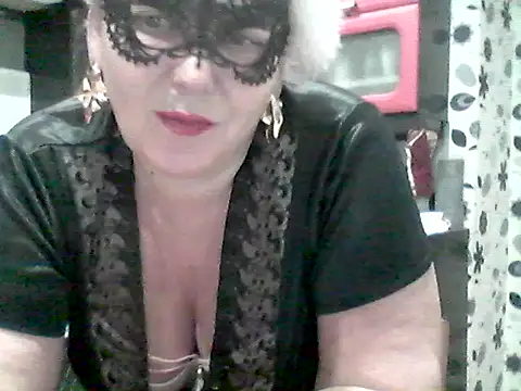 Lisa Suzie online show from March 2, 4:57 pm