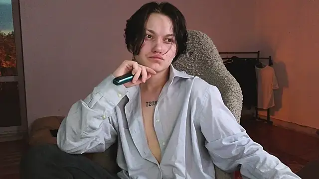 esajukyy online show from June 27, 4:02 pm