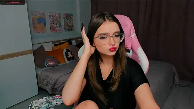 Sonya Glen online show from December 3, 2:36 am