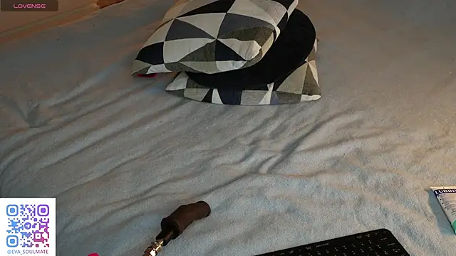 Lilly Soulmate online show from November 14, 1:11 pm