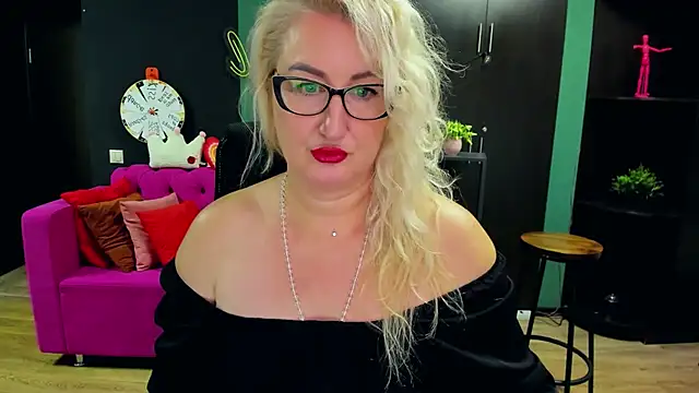 ChristyBrooks online show from November 21, 9:22 am