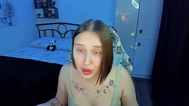 LinaTruly online show from December 1, 9:17 pm