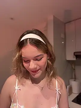 NicoleCut online show from April 7, 11:01 am