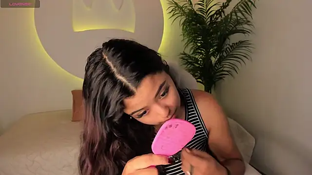 Ariana Pierce online show from October 11, 12:30 pm