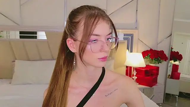 MeganMour online show from December 21, 6:12 pm