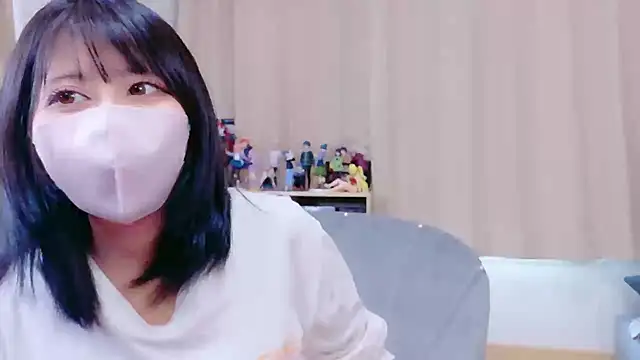 Snapshot of -anzu-o chatting on October 12, 2:03 am -anzu-o online show from October 12, 2:03 am