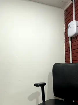 Snapshot of SaraBraun_ chatting on October 17, 7:39 pm SaraBraun online show from October 17, 7:39 pm