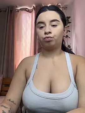 Snapshot of SaraBraun_ chatting on October 20, 4:10 pm SaraBraun online show from October 20, 4:10 pm