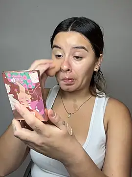 SaraBraun  online show from April 8, 5:15 pm