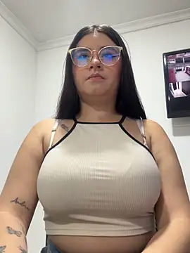 Snapshot of SaraBraun_ chatting on October 6, 7:40 pm SaraBraun online show from October 6, 7:40 pm