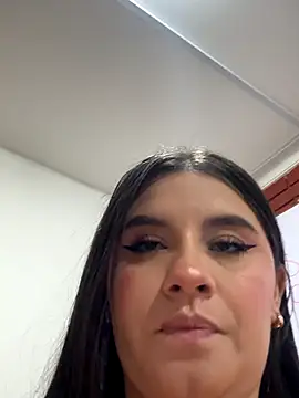 Snapshot of SaraBraun_ chatting on October 9, 8:13 pm SaraBraun online show from October 9, 8:13 pm