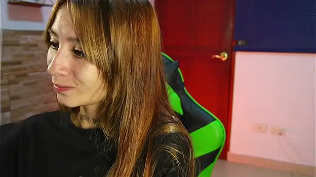 Michell Wallker online show from March 19, 10:47 pm