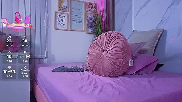 Chlooee   online show from March 28, 3:06 am