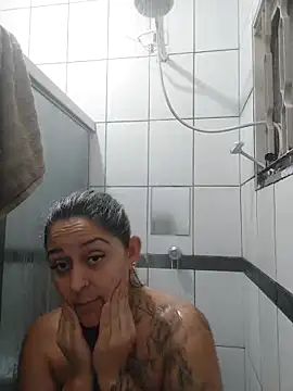 baixinhaloira online show from November 3, 12:25 am