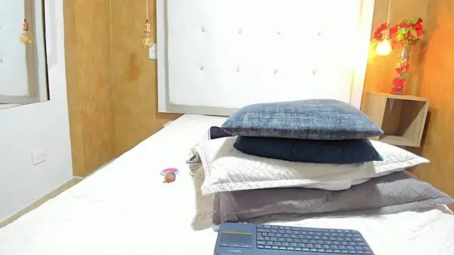 Milaspetite online show from March 23, 8:15 pm