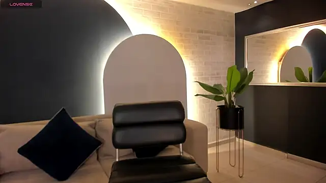 Snapshot of FernandaX1 chatting on October 9, 11:14 am FernandaX1 online show from October 9, 11:14 am