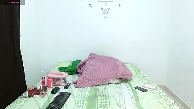 littleshydoll online show from February 3, 2:53 am