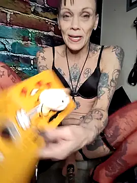 MommyMisfit online show from November 18, 3:18 am