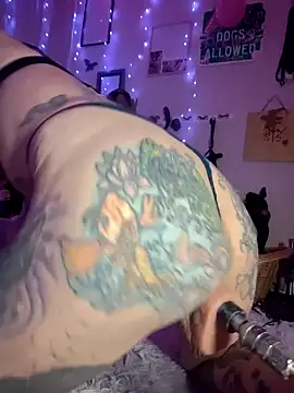 MommyMisfit online show from March 27, 6:26 am