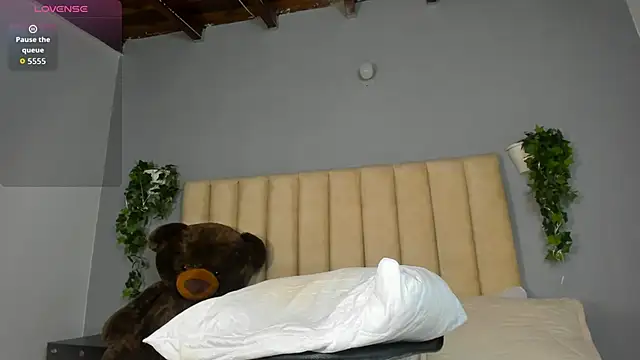 Camillesanto online show from October 31, 5:09 am