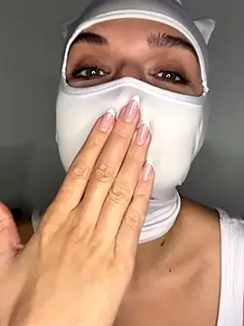 Nikki Hoee online show from November 30, 8:24 pm