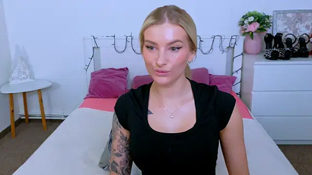 Lia Benini online show from March 16, 12:31 pm