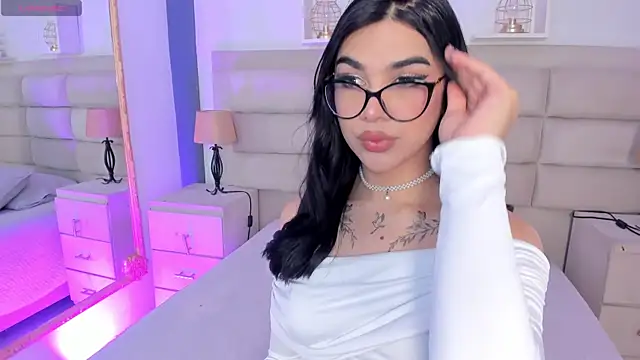 RoseCassie online show from October 3, 1:27 pm