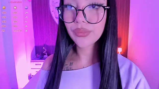 RoseCassie online show from June 16, 1:23 pm