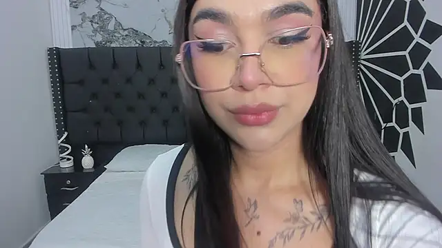 RoseCassie online show from June 28, 1:18 pm