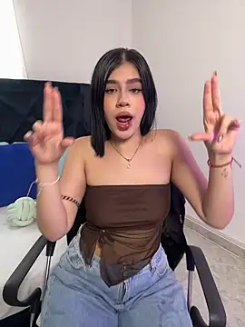 Lily Woodz online show from February 3, 7:07 pm