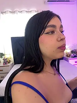 Lily Woodz online show from June 4, 7:07 pm