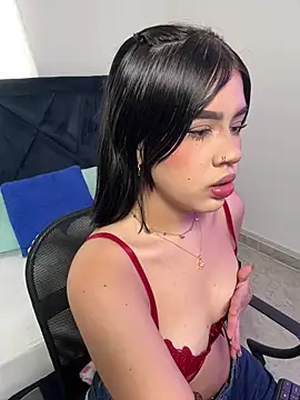 Lily Woodz online show from February 18, 7:13 pm