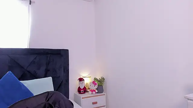 Lily Woodz online show from December 16, 7:53 pm