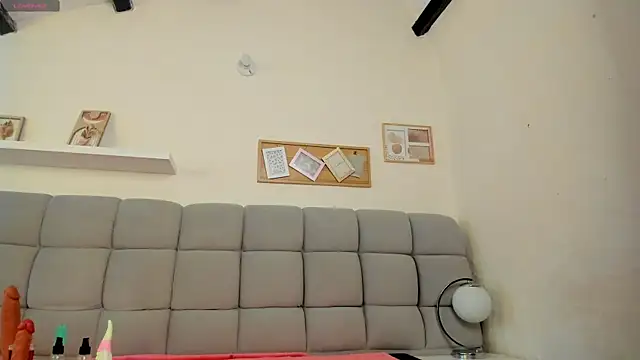 Chlooe Zoe online show from January 7, 7:28 pm