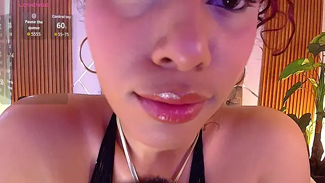 charlottee white online show from June 1, 8:32 pm