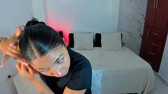 martina roldam online show from June 15, 3:18 am