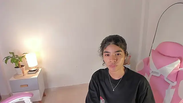 Snapshot of martina_roldam chatting on September 8, 10:31 pm martina roldam online show from September 8, 10:31 pm
