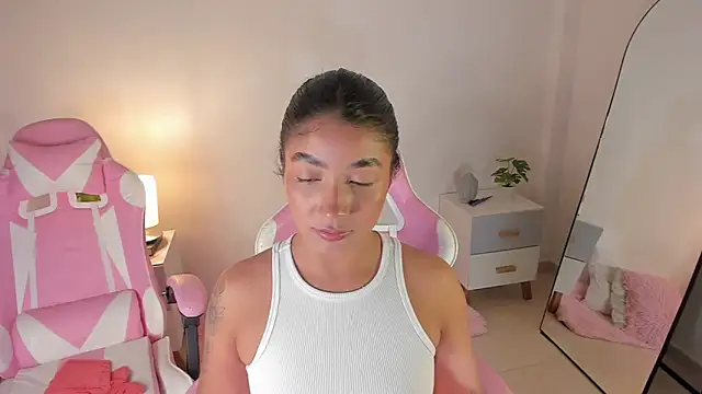 Snapshot of martina_roldam chatting on September 23, 3:26 am martina roldam online show from September 23, 3:26 am